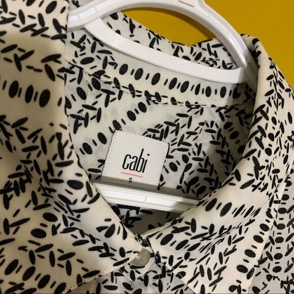 CAbi Top Collar Long Sleeves Black White Button Up Blouse Size Small - Picture 3 of 3